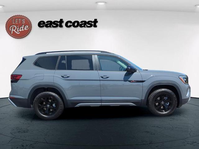 Photo of 2025 Pure Gray Volkswagen Atlas