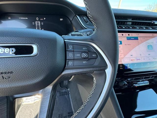 Photo of 2025 Bright White Clearcoat Jeep Grand Cherokee