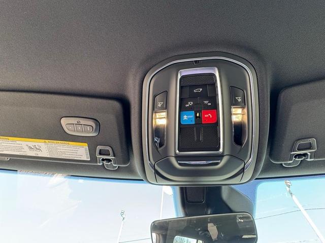 Photo of 2025 Bright White Clearcoat Jeep Grand Cherokee