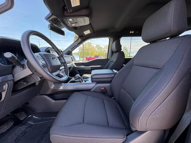 Photo of 2025 White Metallic Ford F-150