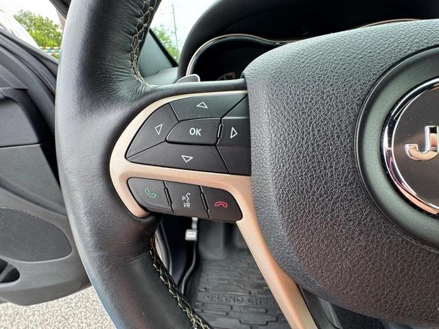 Photo of 2016 Granite Crystal Clearcoat Metallic Jeep Grand Cherokee