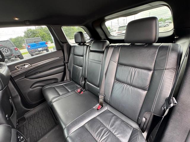 Photo of 2016 Granite Crystal Clearcoat Metallic Jeep Grand Cherokee