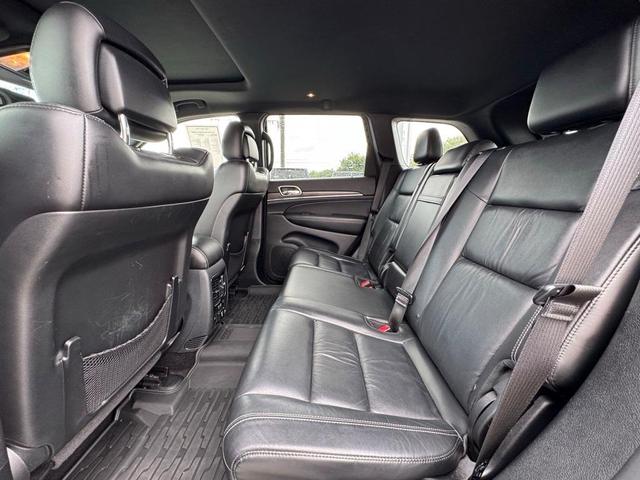 Photo of 2016 Granite Crystal Clearcoat Metallic Jeep Grand Cherokee
