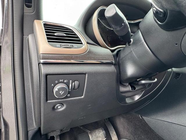 Photo of 2016 Granite Crystal Clearcoat Metallic Jeep Grand Cherokee