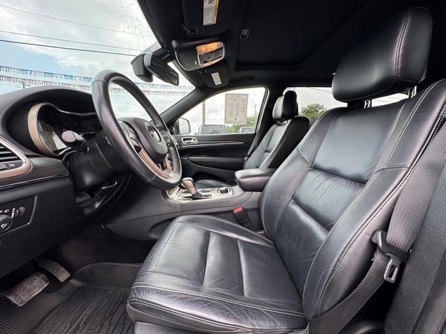 Photo of 2016 Granite Crystal Clearcoat Metallic Jeep Grand Cherokee