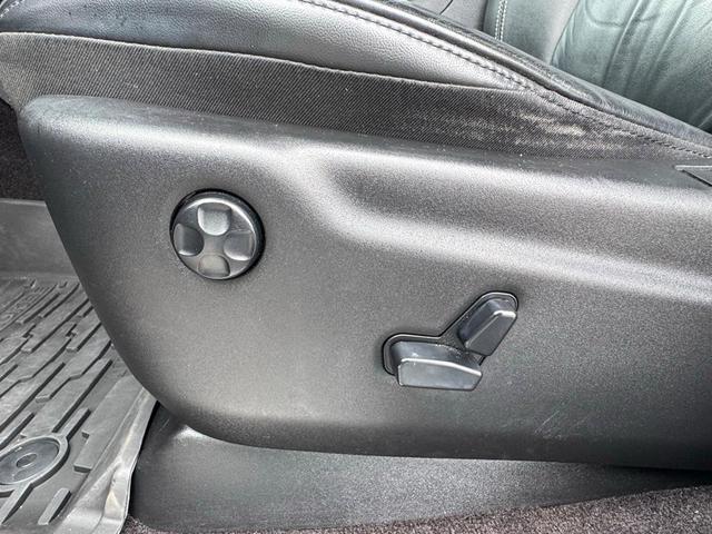 Photo of 2016 Granite Crystal Clearcoat Metallic Jeep Grand Cherokee