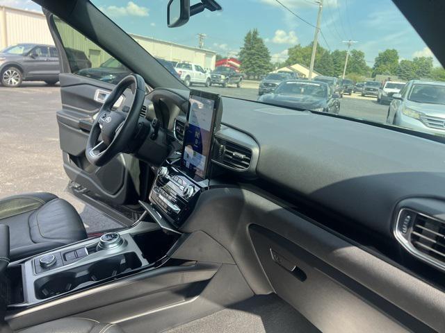 Photo of 2022 Black Ford Explorer