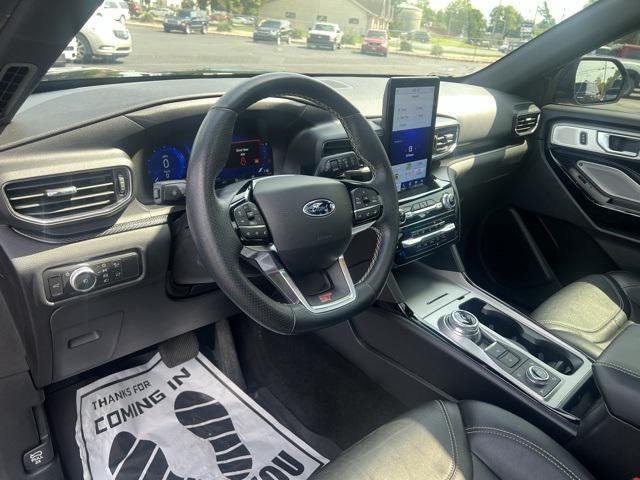 Photo of 2022 Black Ford Explorer