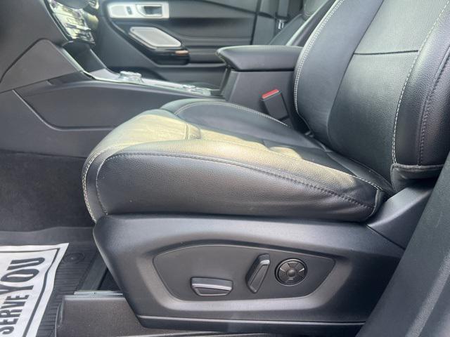 Photo of 2022 Black Ford Explorer