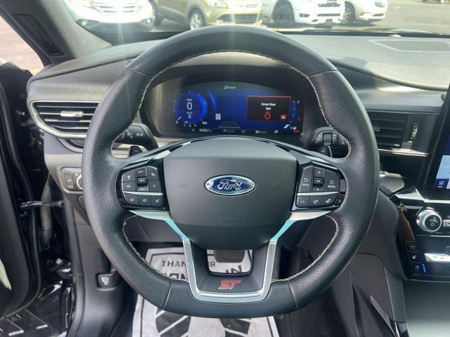 Photo of 2022 Black Ford Explorer