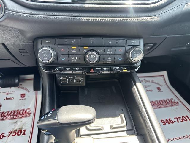 Photo of 2022 DB Black Crystal Clearcoat Dodge Durango