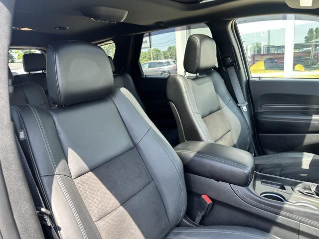 Photo of 2022 DB Black Crystal Clearcoat Dodge Durango