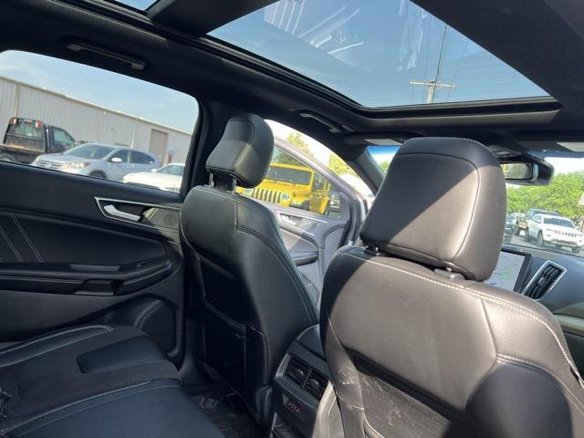 Photo of 2022 Star White Metallic Tri-Coat Ford Edge
