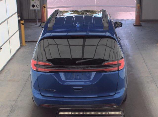 Photo of 2021 Ocean Blue Metallic Chrysler Pacifica