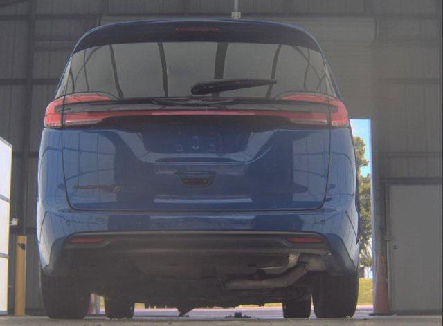 Photo of 2021 Ocean Blue Metallic Chrysler Pacifica