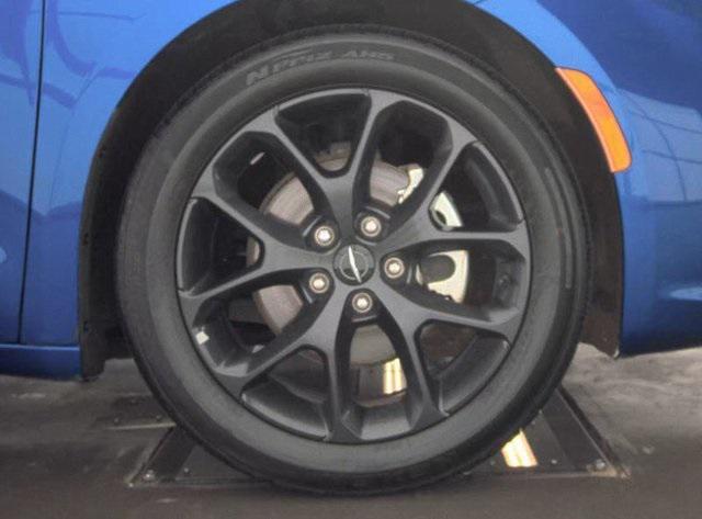 Photo of 2021 Ocean Blue Metallic Chrysler Pacifica