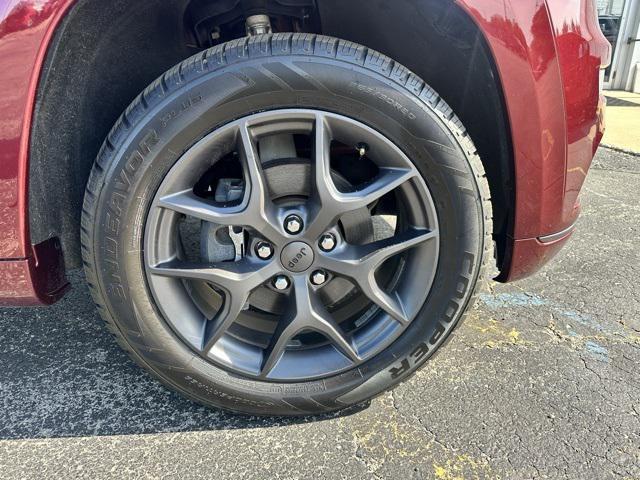 Photo of 2019 Velvet Red Pearlcoat Jeep Grand Cherokee