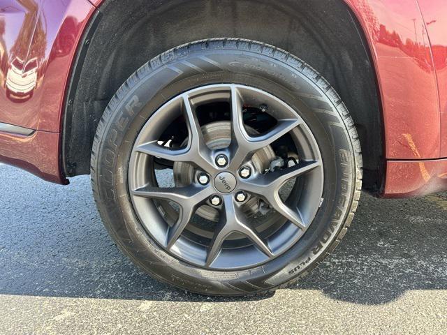 Photo of 2019 Velvet Red Pearlcoat Jeep Grand Cherokee