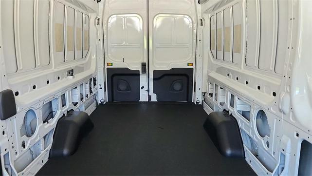 Photo of 2025 Oxford White Ford Transit-250