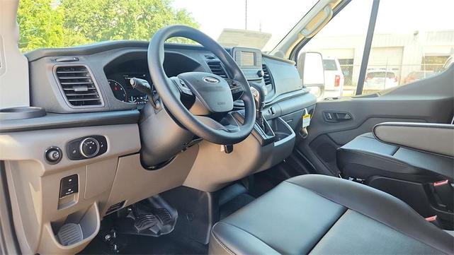 Photo of 2025 Oxford White Ford Transit-250