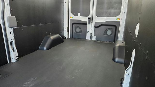 Photo of 2025 Oxford White Ford Transit-250
