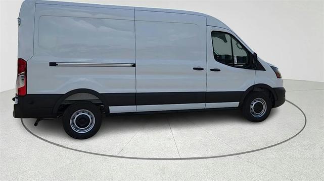 Photo of 2025 Oxford White Ford Transit-250