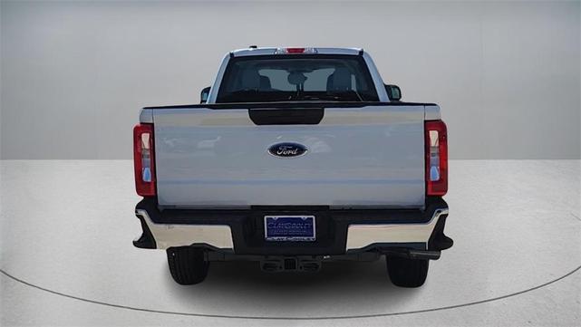 Photo of 2025 Oxford White Ford F-250