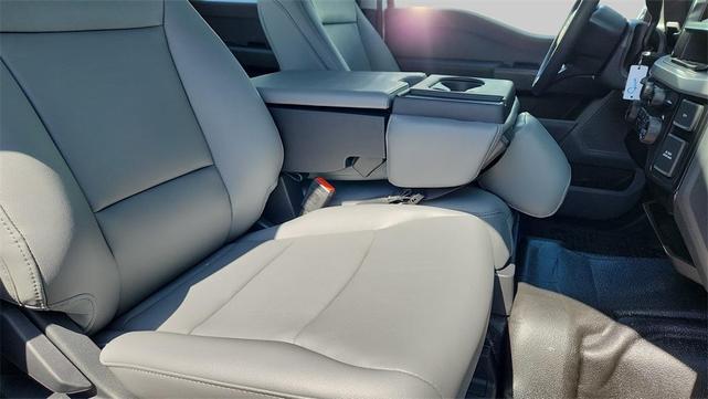 Photo of 2025 Oxford White Ford F-250