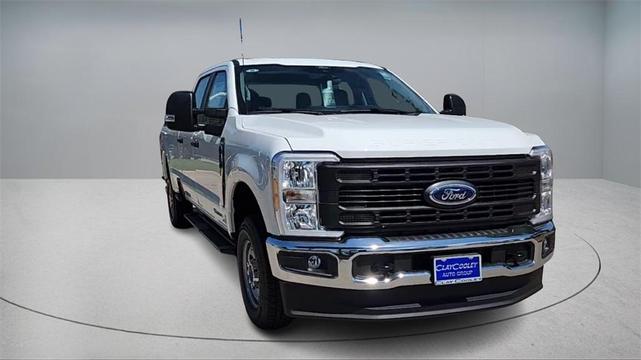 Photo of 2025 Oxford White Ford F-250