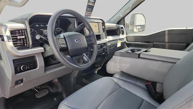 Photo of 2025 Oxford White Ford F-250