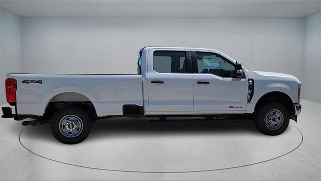 Photo of 2025 Oxford White Ford F-250