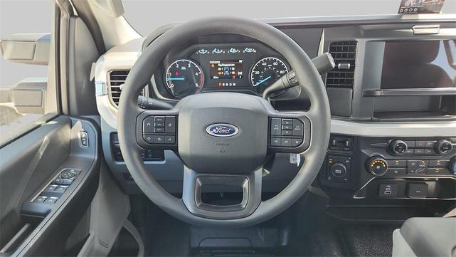 Photo of 2025 Oxford White Ford F-250