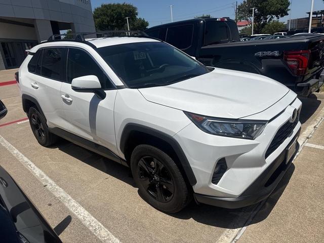 Photo of 2021 Super White Toyota RAV4