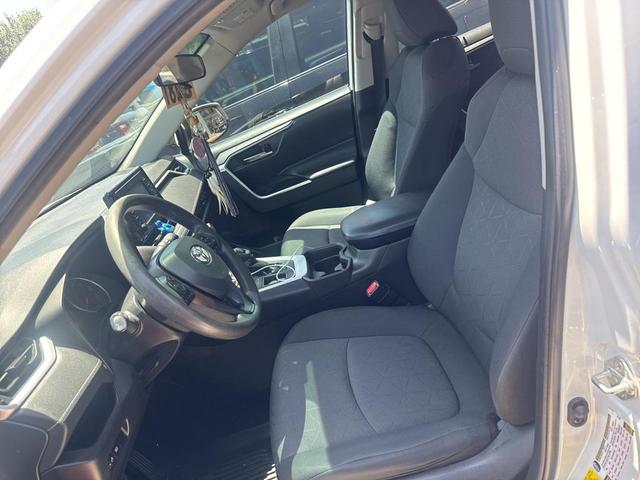 Photo of 2021 Super White Toyota RAV4