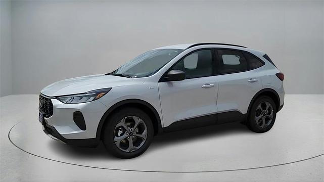 Photo of 2025 Space Silver Ford Escape