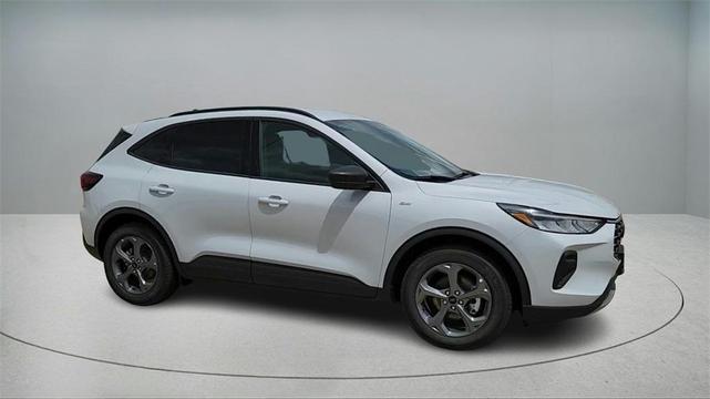 Photo of 2025 Space Silver Ford Escape