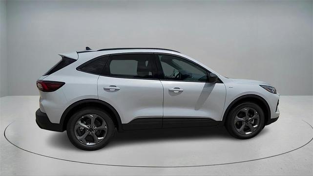 Photo of 2025 Space Silver Ford Escape