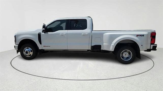 Photo of 2025 Star White Ford F-350