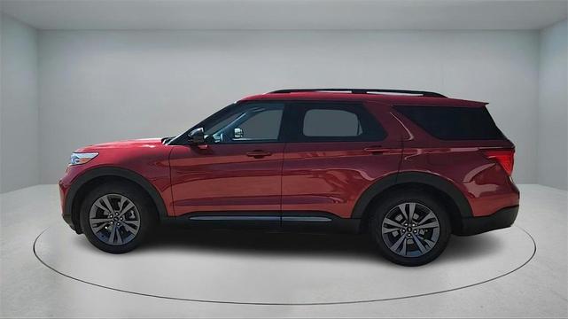 Photo of 2023 Rapid Red Metallic Tinted Clearcoat Ford Explorer