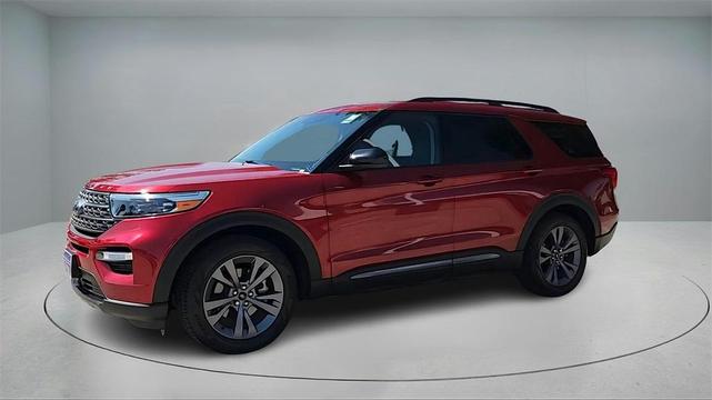 Photo of 2023 Rapid Red Metallic Tinted Clearcoat Ford Explorer