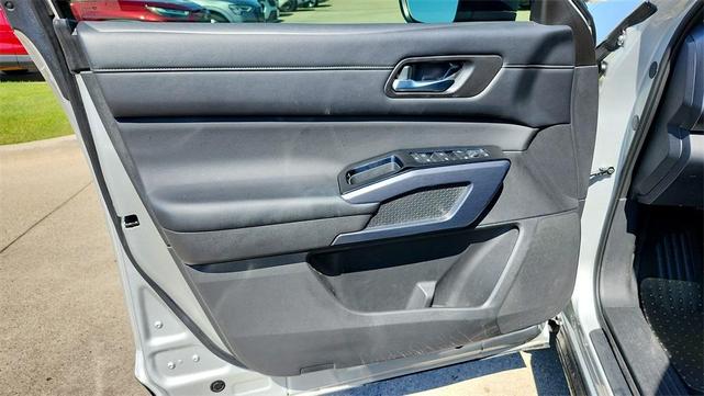 Photo of 2023 Brilliant Silver Metallic Nissan Pathfinder