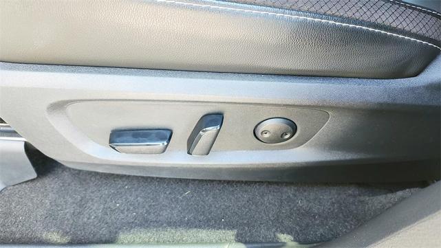 Photo of 2023 Brilliant Silver Metallic Nissan Pathfinder