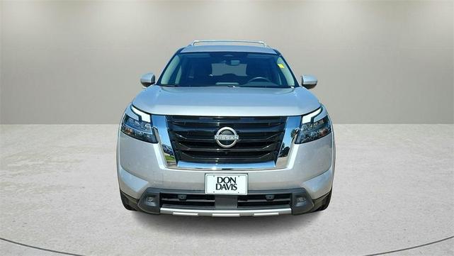 Photo of 2023 Brilliant Silver Metallic Nissan Pathfinder