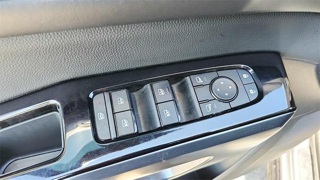 Photo of 2023 Brilliant Silver Metallic Nissan Pathfinder