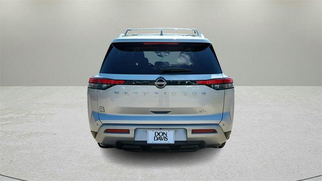 Photo of 2023 Brilliant Silver Metallic Nissan Pathfinder