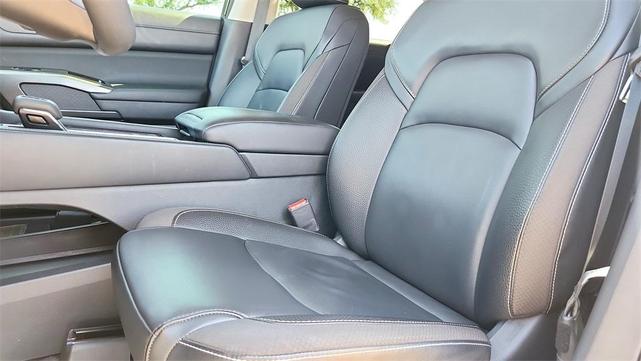 Photo of 2023 Brilliant Silver Metallic Nissan Pathfinder