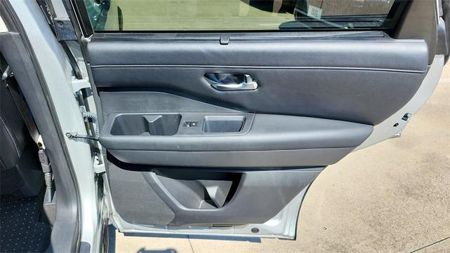 Photo of 2023 Brilliant Silver Metallic Nissan Pathfinder
