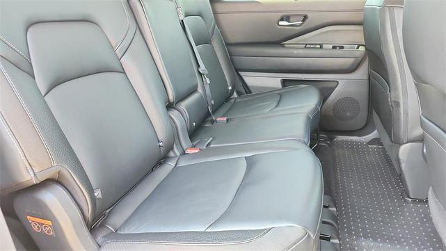 Photo of 2023 Brilliant Silver Metallic Nissan Pathfinder