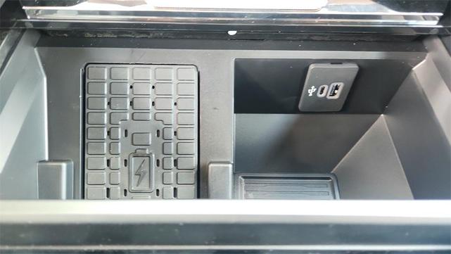 Photo of 2025 Agate Black Metallic Ford F-350
