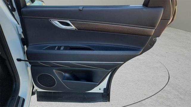 Photo of 2024 Alta White Genesis GV80